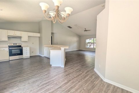 House in Minneola, Florida 3 bedrooms, 173.73 sq.m. № 2120337 - photo 10