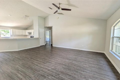 House in Minneola, Florida 3 bedrooms, 173.73 sq.m. № 2120337 - photo 5