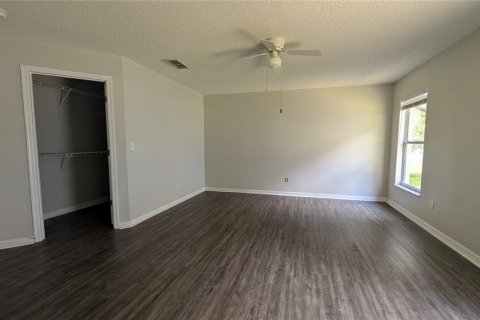 House in Minneola, Florida 3 bedrooms, 173.73 sq.m. № 2120337 - photo 14