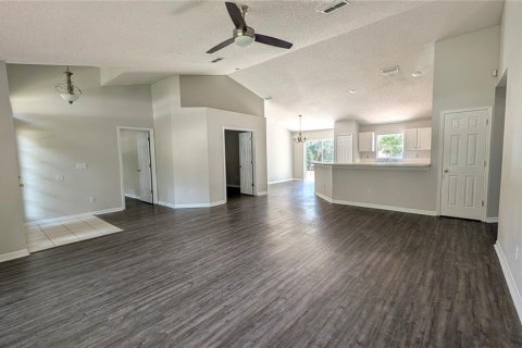 House in Minneola, Florida 3 bedrooms, 173.73 sq.m. № 2120337 - photo 6