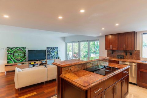 Villa ou maison à louer à Coral Gables, Floride: 4 chambres, 259.94 m2 № 2076329 - photo 5