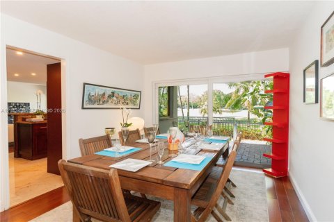 Villa ou maison à louer à Coral Gables, Floride: 4 chambres, 259.94 m2 № 2076329 - photo 6