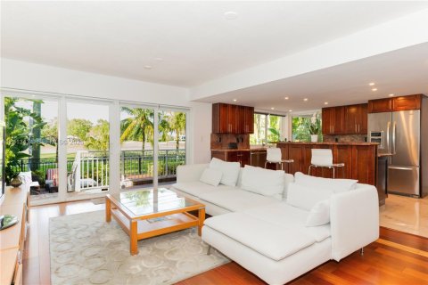 Villa ou maison à louer à Coral Gables, Floride: 4 chambres, 259.94 m2 № 2076329 - photo 4