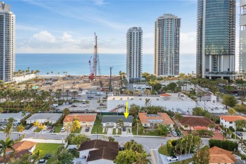 Adosado en Sunny Isles Beach, Florida 3 dormitorios, 111.48 m2 № 2059969