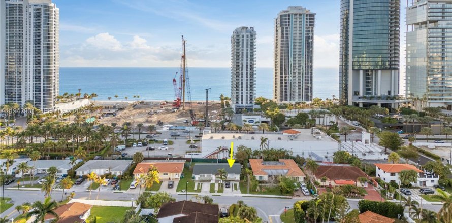 Adosado en Sunny Isles Beach, Florida 3 dormitorios, 111.48 m2 № 2059969