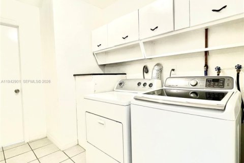 Adosado en alquiler en Sunny Isles Beach, Florida, 3 dormitorios, 111.48 m2 № 2059969 - foto 17