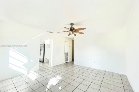 Adosado en alquiler en Sunny Isles Beach, Florida, 3 dormitorios, 111.48 m2 № 2059969 - foto 7