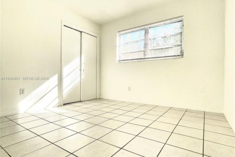 Adosado en alquiler en Sunny Isles Beach, Florida, 3 dormitorios, 111.48 m2 № 2059969 - foto 12