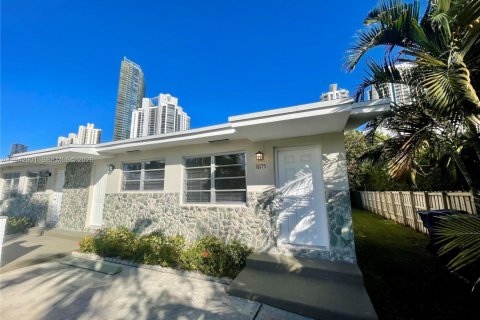 Adosado en alquiler en Sunny Isles Beach, Florida, 3 dormitorios, 111.48 m2 № 2059969 - foto 3