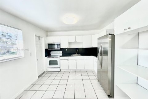 Adosado en alquiler en Sunny Isles Beach, Florida, 3 dormitorios, 111.48 m2 № 2059969 - foto 4