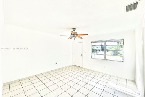 Adosado en alquiler en Sunny Isles Beach, Florida, 3 dormitorios, 111.48 m2 № 2059969 - foto 6