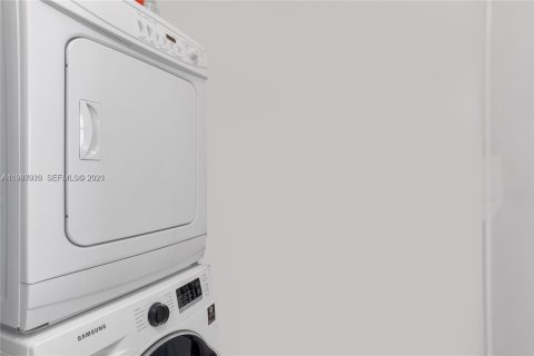 Снять в аренду кондоминиум в Майами, Флорида 1 спальня, 79.99м2, № 2029193 - фото 22