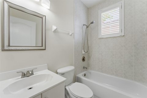 Купить виллу или дом в Мирамар, Флорида 5 спален, 248.05м2, № 2065762 - фото 16