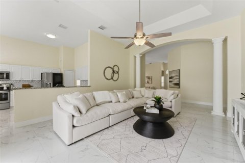 Купить виллу или дом в Мирамар, Флорида 5 спален, 248.05м2, № 2065762 - фото 3