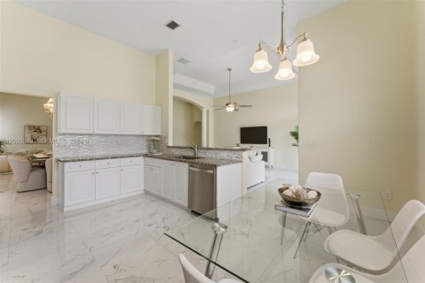 Купить виллу или дом в Мирамар, Флорида 5 спален, 248.05м2, № 2065762 - фото 5