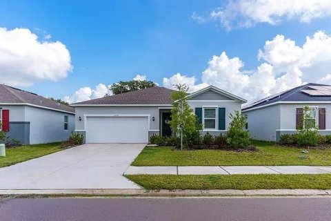 House in Zephyrhills, Florida 3 bedrooms, 142.79 sq.m. № 2195809