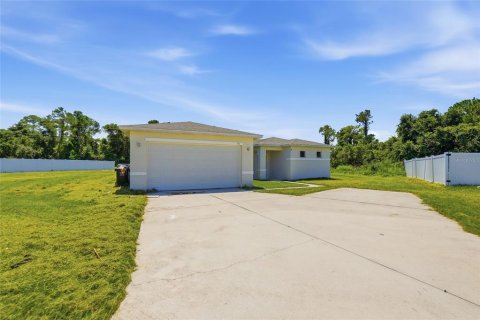 House in Poinciana, Florida 4 bedrooms, 134.71 sq.m. № 2315221