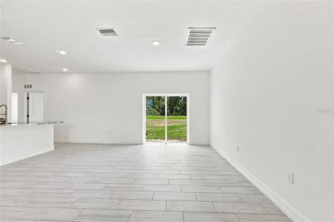 Villa ou maison à vendre à Poinciana, Floride: 4 chambres, 134.71 m2 № 2315221 - photo 5