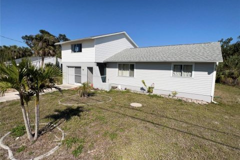 House in Port Charlotte, Florida 3 bedrooms, 137.68 sq.m. № 1516098 - photo 1