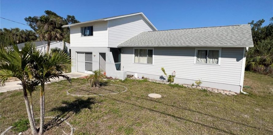 House in Port Charlotte, Florida 3 bedrooms, 137.68 sq.m. № 1516098