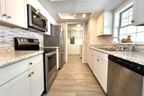 House in Port Charlotte, Florida 3 bedrooms, 137.68 sq.m. № 1516098 - photo 8