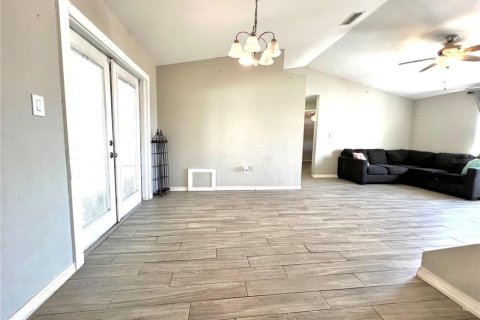 House in Port Charlotte, Florida 3 bedrooms, 137.68 sq.m. № 1516098 - photo 12