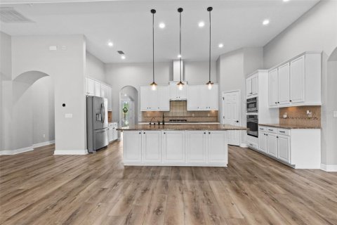 House in Wesley Chapel, Florida 5 bedrooms, 346.43 sq.m. № 2313052 - photo 17