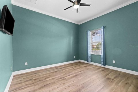 House in Wesley Chapel, Florida 5 bedrooms, 346.43 sq.m. № 2313052 - photo 12