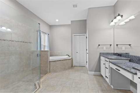 House in Wesley Chapel, Florida 5 bedrooms, 346.43 sq.m. № 2313052 - photo 24