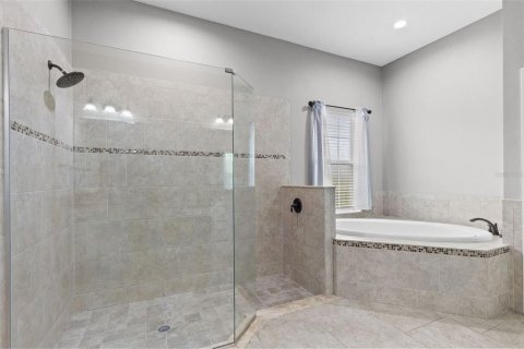 House in Wesley Chapel, Florida 5 bedrooms, 346.43 sq.m. № 2313052 - photo 25