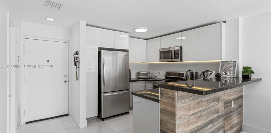 Кондоминиум с 2 спальнями в Майами-Бич, Флорида № 2066197