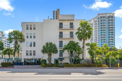 Купить кондоминиум в Майами-Бич, Флорида 2 спальни, 68.75м2, № 2066197 - фото 21