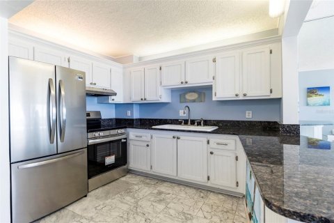 Condo in Clearwater, Florida, 3 rooms  № 1828500 - photo 12