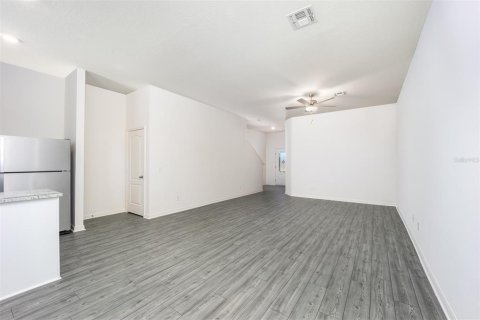 Townhouse in Dundee, Florida 3 bedrooms, 160.81 sq.m. № 2215314 - photo 4
