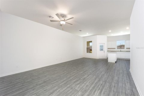 Townhouse in Dundee, Florida 3 bedrooms, 160.81 sq.m. № 2215314 - photo 3
