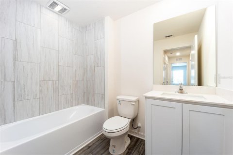 Townhouse in Dundee, Florida 3 bedrooms, 160.81 sq.m. № 2215314 - photo 15