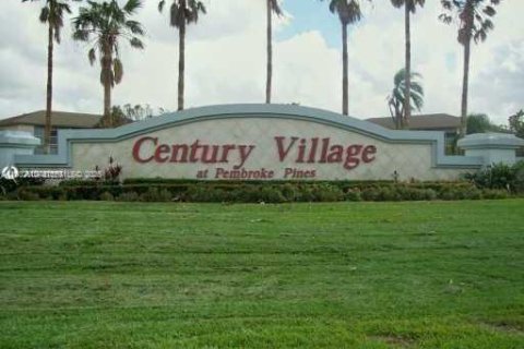 Condo in Pembroke Pines, Florida, 2 bedrooms  № 1991102 - photo 1