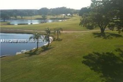 Condo in Pembroke Pines, Florida, 2 bedrooms  № 1991102 - photo 7