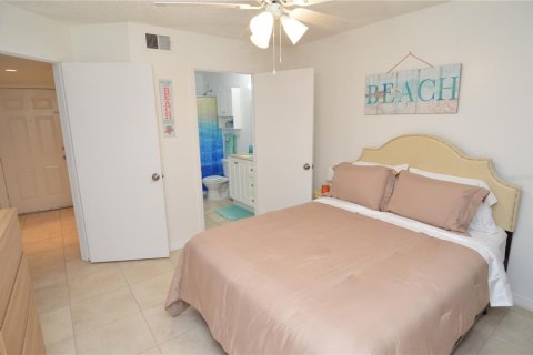 Condo in Tampa, Florida, 1 bedroom  № 1903931 - photo 28