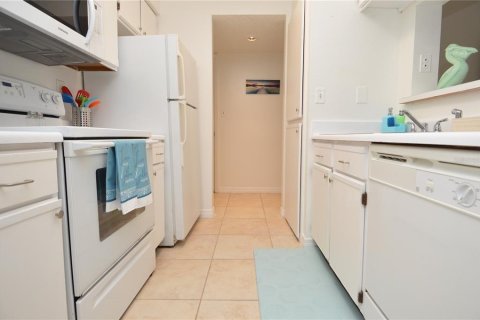 Condo in Tampa, Florida, 1 bedroom  № 1903931 - photo 6
