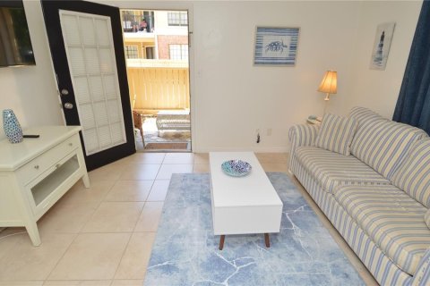 Condo in Tampa, Florida, 1 bedroom  № 1903931 - photo 17