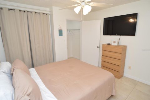 Condo in Tampa, Florida, 1 bedroom  № 1903931 - photo 24