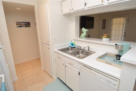 Condo in Tampa, Florida, 1 bedroom  № 1903931 - photo 8