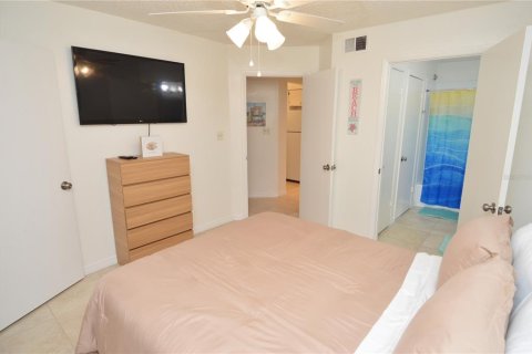 Condo in Tampa, Florida, 1 bedroom  № 1903931 - photo 30