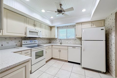 Condo in Bradenton, Florida, 2 bedrooms  № 2377880 - photo 9