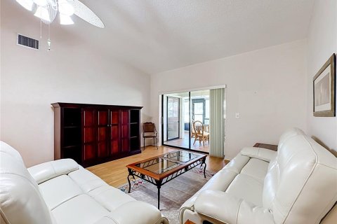Condo in Bradenton, Florida, 2 bedrooms  № 2377880 - photo 19