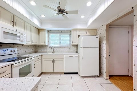 Condo in Bradenton, Florida, 2 bedrooms  № 2377880 - photo 8