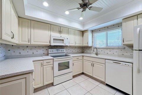 Condo in Bradenton, Florida, 2 bedrooms  № 2377880 - photo 10