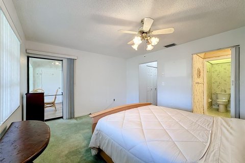 Condo in Bradenton, Florida, 2 bedrooms  № 2377880 - photo 24