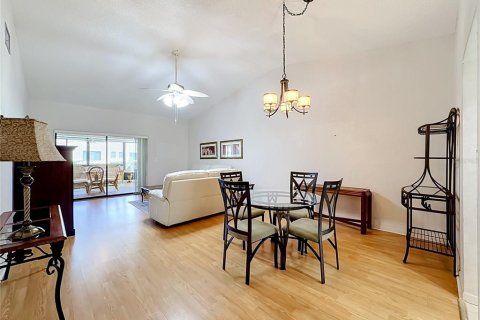 Condo in Bradenton, Florida, 2 bedrooms  № 2377880 - photo 13